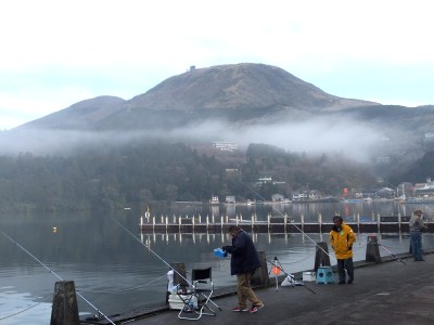 今年も箱根 芦ノ湖にニジマス釣りに入って来ました ブログ 箱根の旅館ならホテルおくゆもと