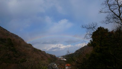 湯坂山にかかる虹.jpg