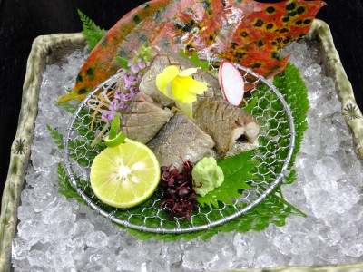 秋刀魚の酢〆焼霜造り.jpg